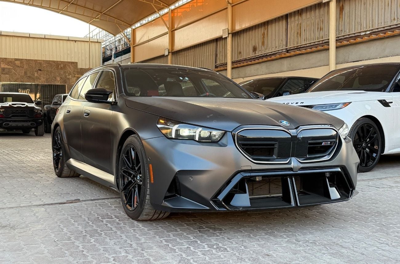 BMW M5 STD ( M5 competition Touring  4.4 L ( 727 HP