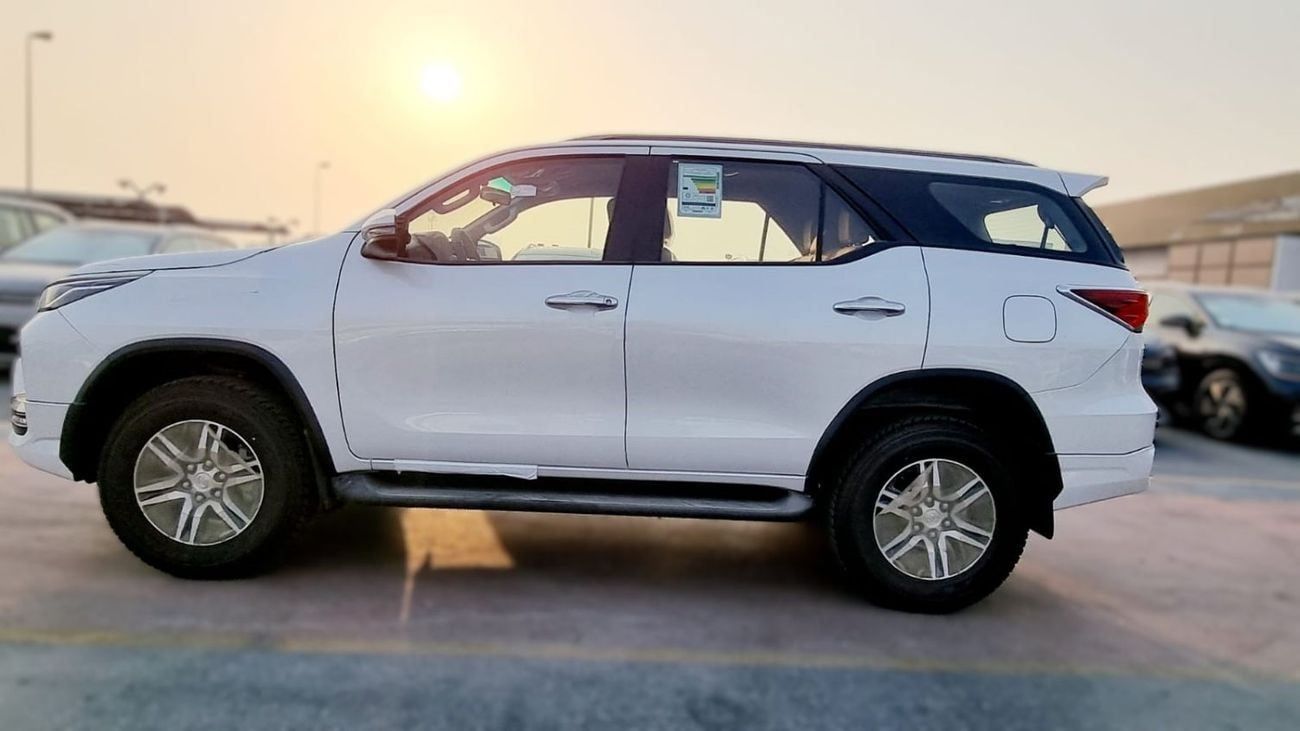 Toyota Fortuner TOYOTA FORTUNER 2.7L PETROL GR-KIT LEATHER SEATS POWER SEATS FULL OPTION MY 2025