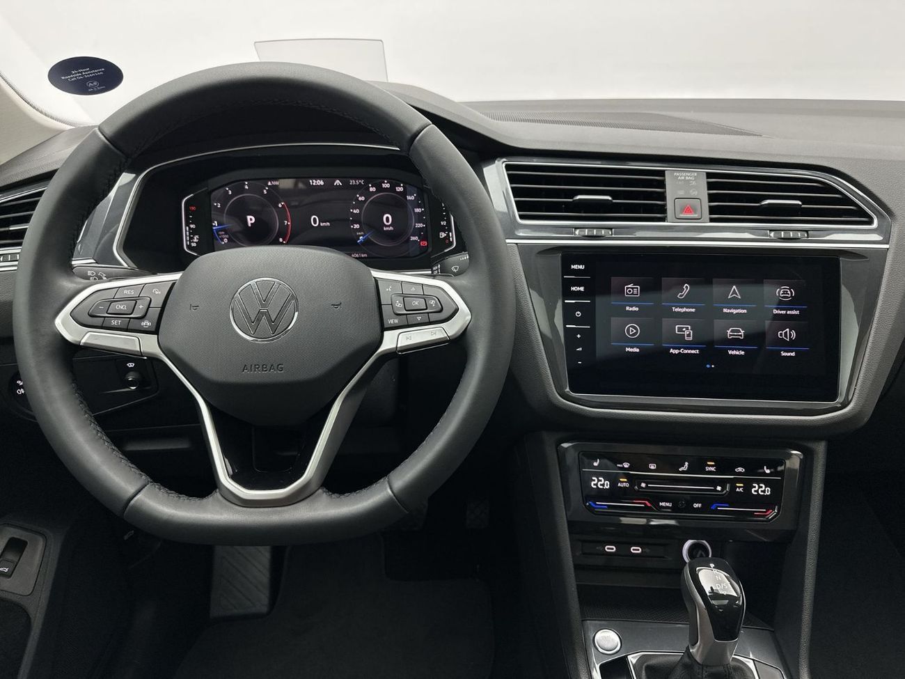 فولكس واجن تيجوان ELEGANCE 2.0L | Panoramic Sunroof with Leather Seats | VW Certified | GCC Specs | Showroom Co