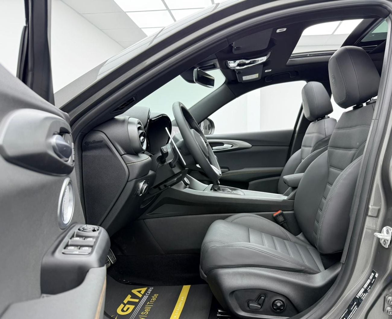 ألفا روميو تونالي 2025 Alfa Romeo Tonale Veloce, 5 Years Alfa Warranty + Service Pack, Delivery Kms, Fully Loaded, GCC