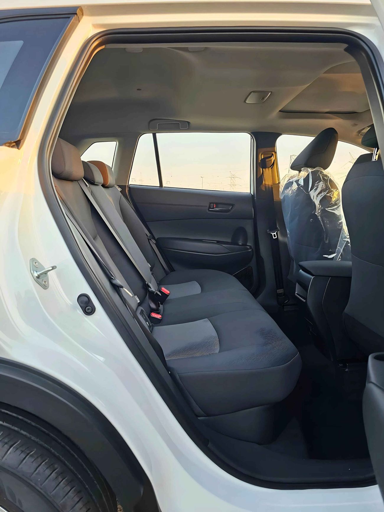 تويوتا فرونتلاندر LEAD VERSION / 2.0L V4 HYBRID / DVD / SUNROOF (CODE # 68080)