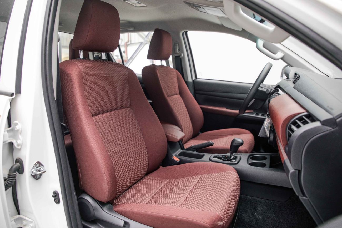 تويوتا هيلوكس 2.7L - Super White Inside Red | Export Only