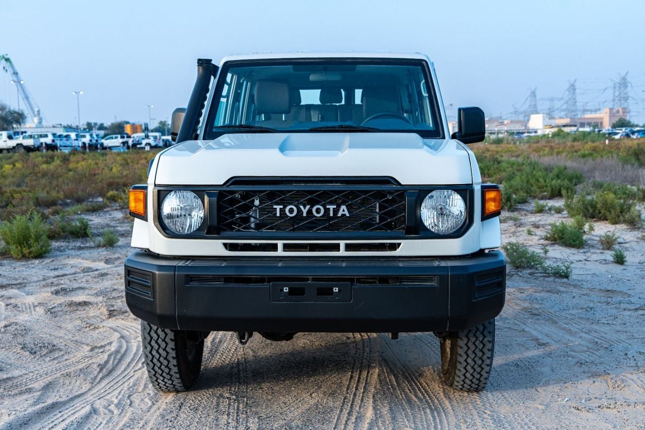 تويوتا لاند كروزر 76 Toyota Land Cruiser 2025 LC76 9-seater 4.2Ldiesel manual 4x4
