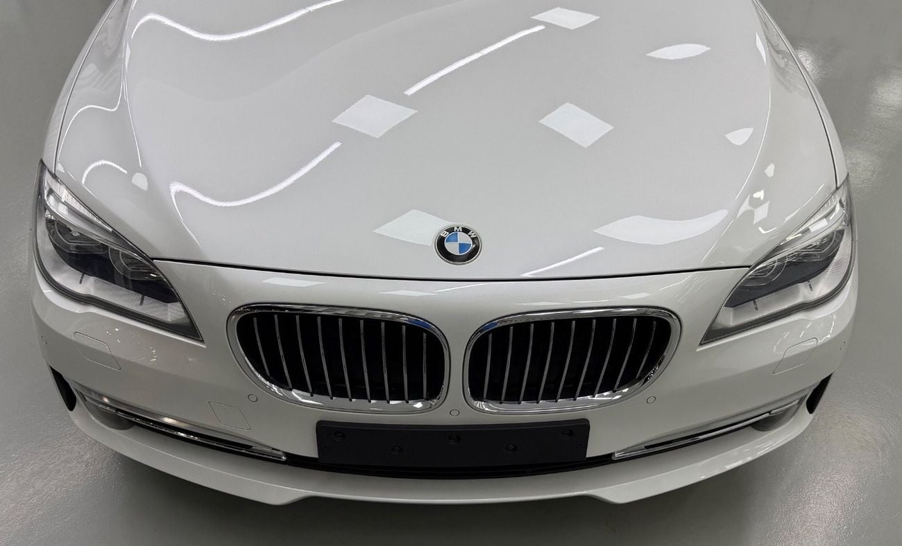 BMW 750Li Luxury 4.4L (443 HP)