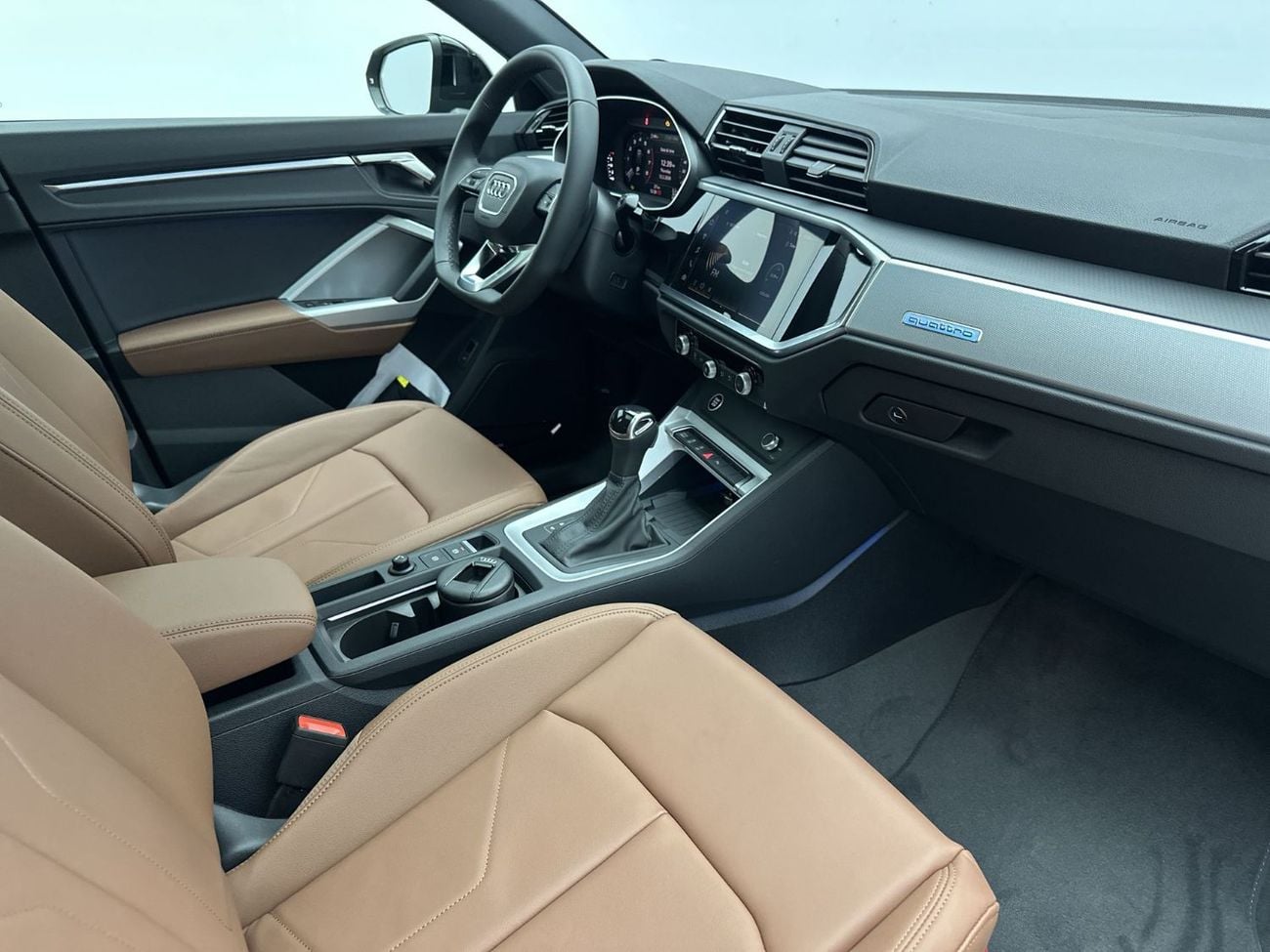 أودي Q3 Q3 Sportback 40 TFSI quat 180hp S line (Ref# 07836)