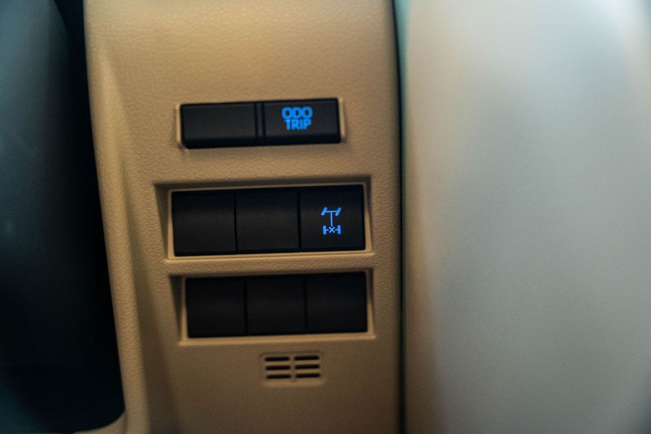 Toyota Land Cruiser EXR 4.0L V6 Agency Warranty Full Service History GCC