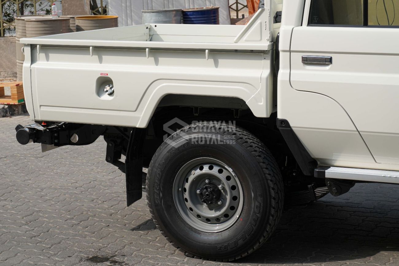 Toyota Land Cruiser Pick Up LC79 2.8L DIESEL STANDARD-E DC MT WITH DIFF-LOCK 2026MY