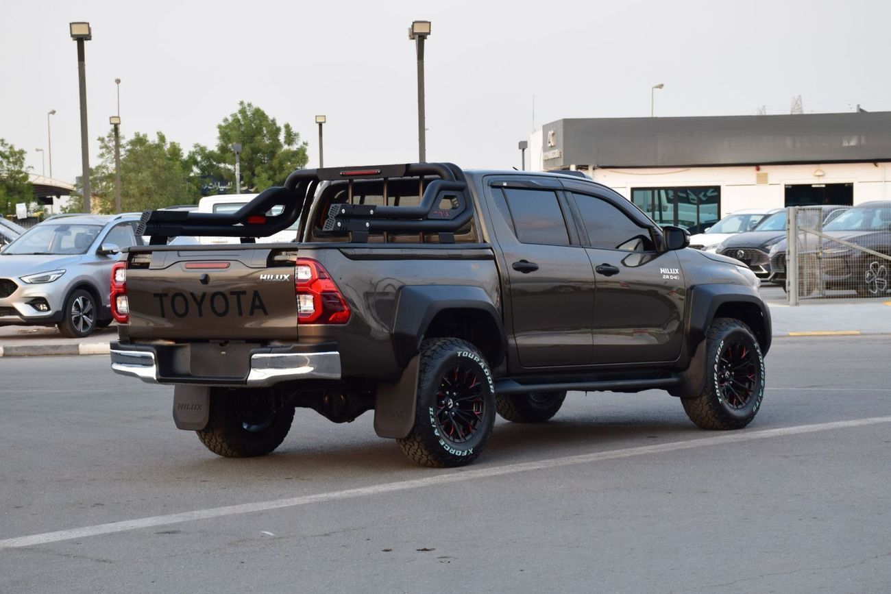 تويوتا هيلوكس 4X4 Diesel 2.8L (Right Hand)