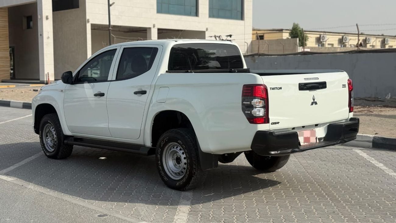 ميتسوبيشي تريتون DIESEL 2,4 LITER ,RIGHT HAND DRIVE ,2023 MODEL ,WHITE COLOR ,AUTOMATIC GEAR