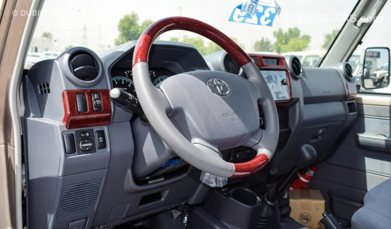 Toyota Land Cruiser Pick Up LX V6 4WD تويوتا لاندكروزر بيك اب