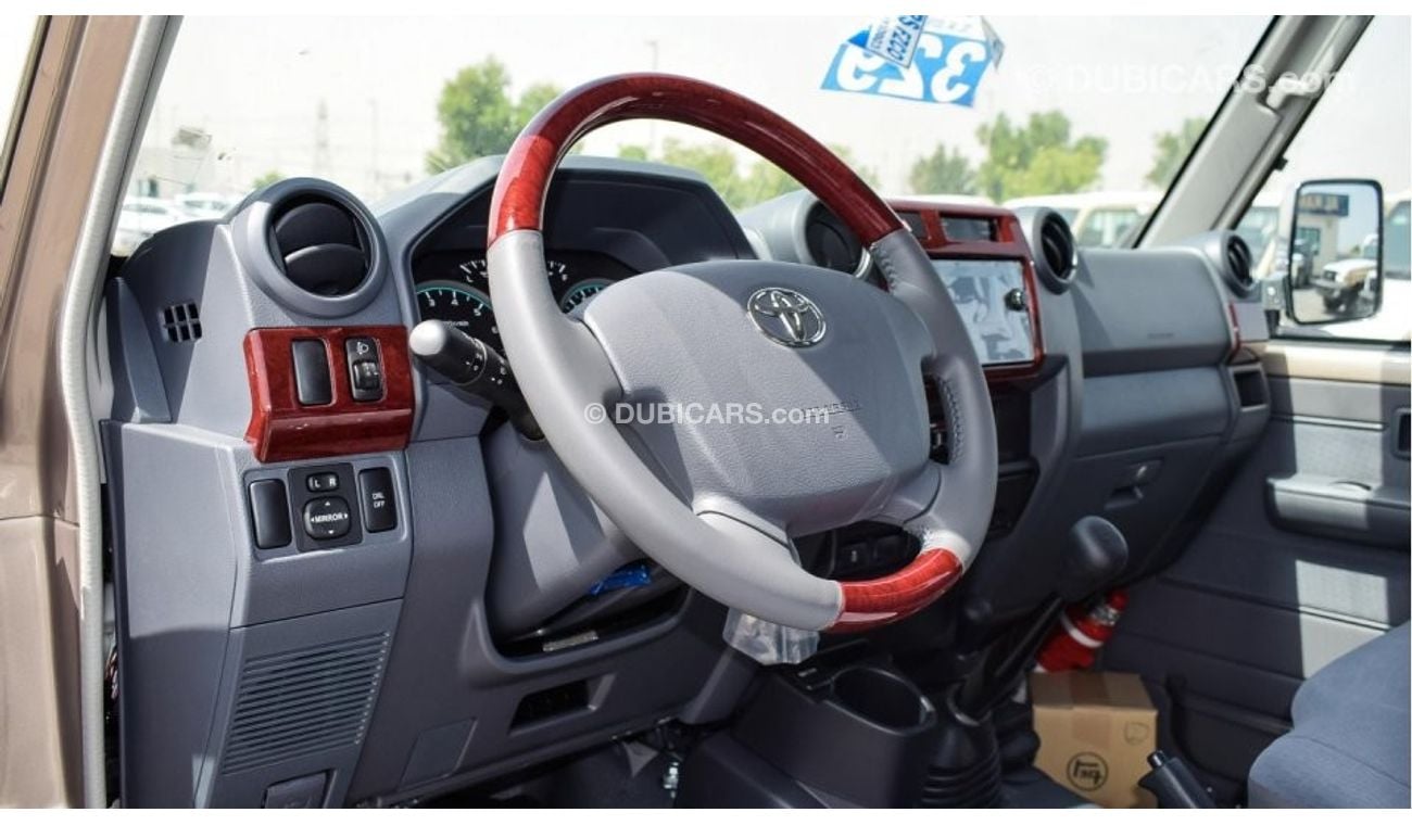 Toyota Land Cruiser Pick Up LX V6 4WD تويوتا لاندكروزر بيك اب