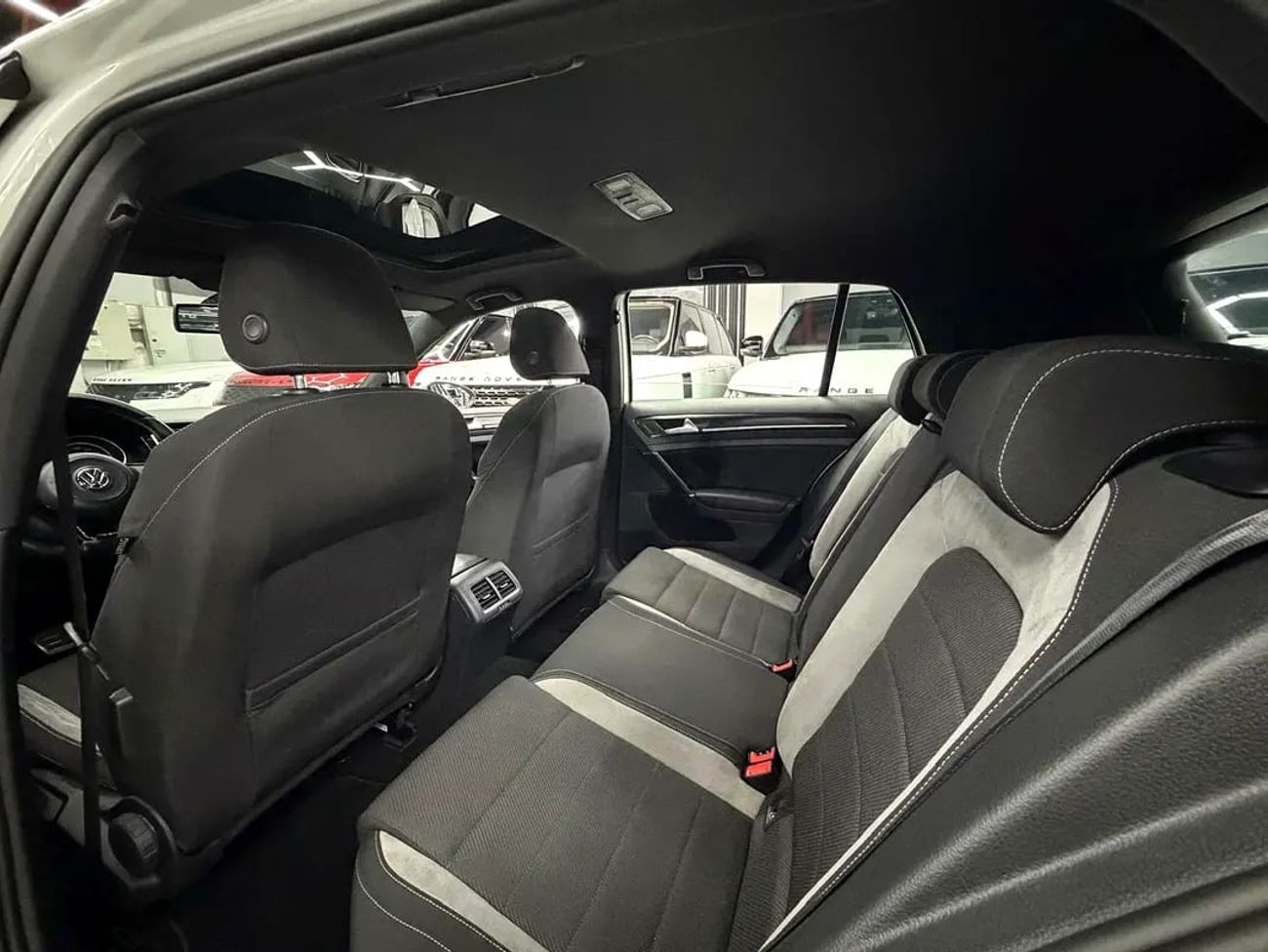 فولكس واجن جولف ار Vw R | 1 Owner | Original Paint | GCC Specs | No Accidents