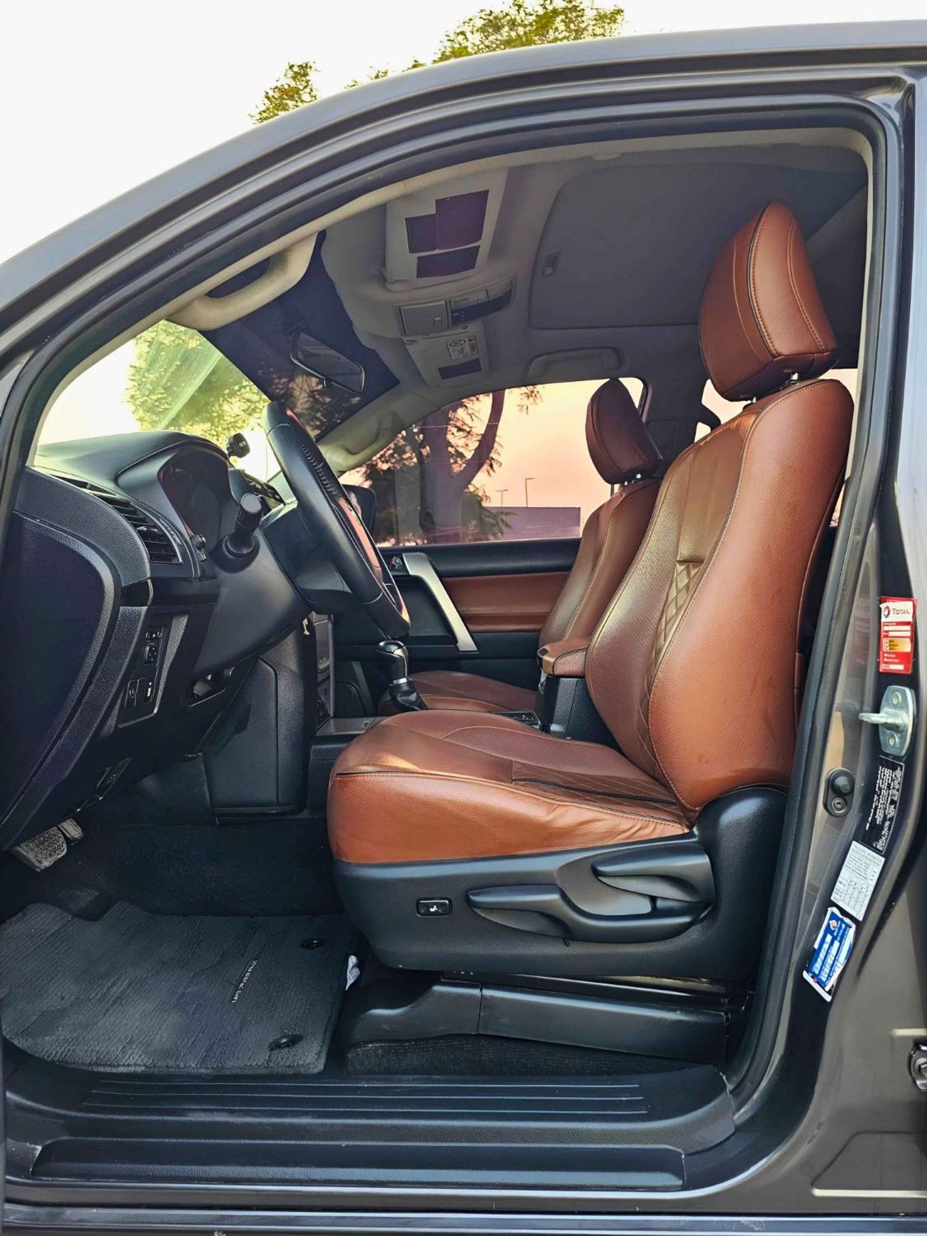 تويوتا برادو PRADO VXR/GCC FULL OPTION/LEATHER SEATS SUNROOF/2.7L V4 4WD/EXPORT ONLY/LOT#92261