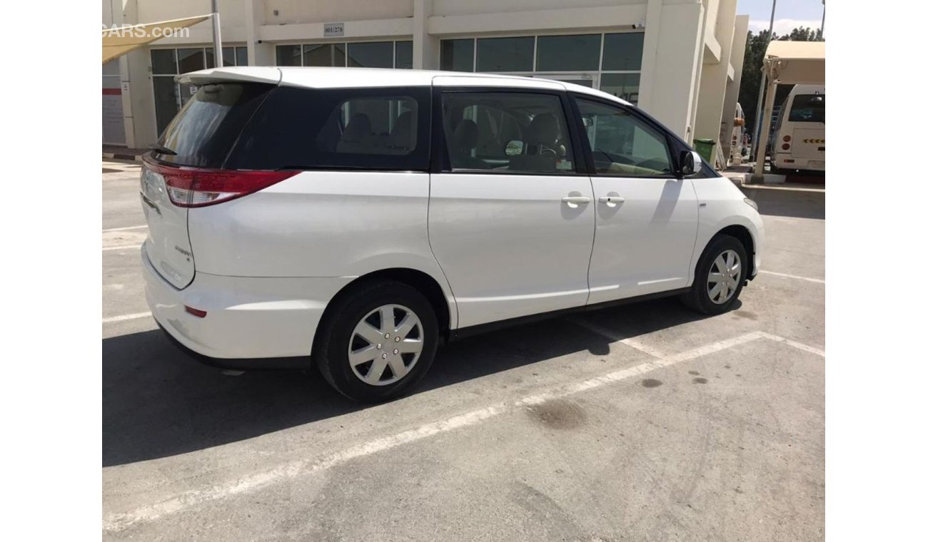 Toyota Previa Toyota previa 2015 gcc SE very celen car for sale