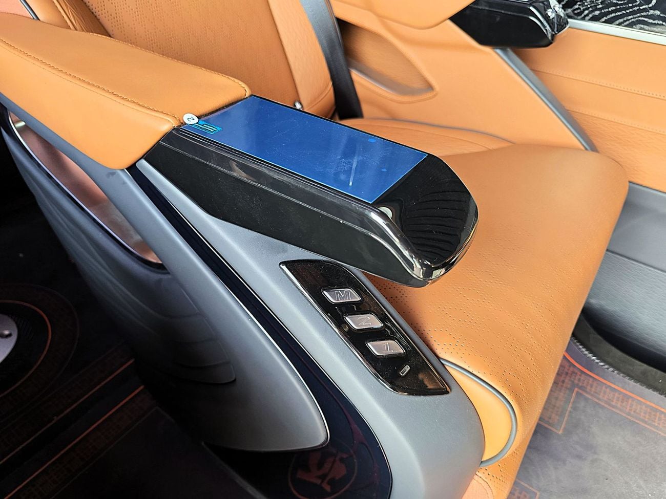 Toyota Hiace High Roof Van 3.5L TOYOTA HIACE High Roof (kmuller) special edition 3.5L Van RWD 5Doors black color