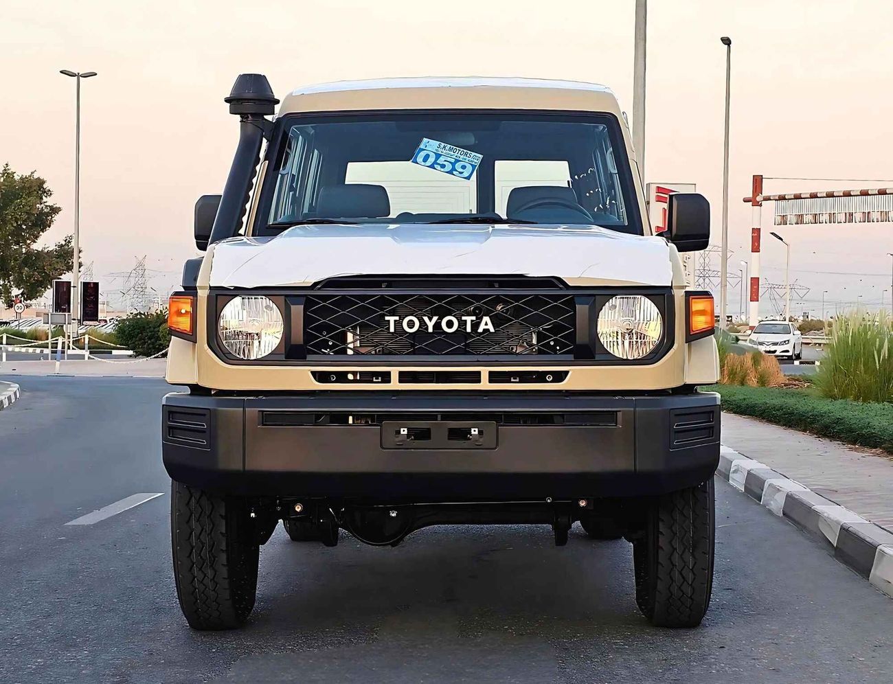 Toyota Land Cruiser 70 4.5L DIESEL / V8 / M/T / BASIC 3 DOOR / 4WD (CODE # 68082)