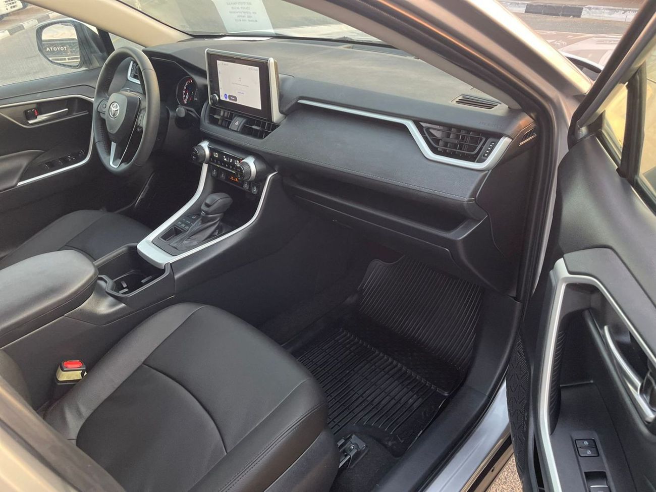 Toyota RAV4 2023 Toyota Rav4 XLE 4x4 Full Option 2.5L V4 With Radar - 9,400 Mileage