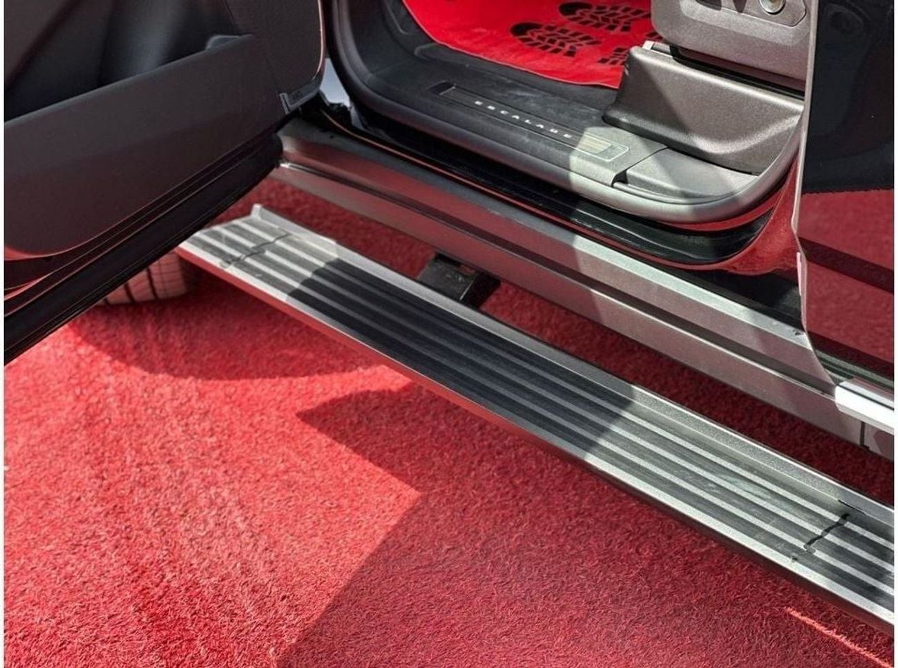 Cadillac Escalade Premium Luxury 6.2L AWD Cadillac Escalade Premium Luxury 2025 in Stock