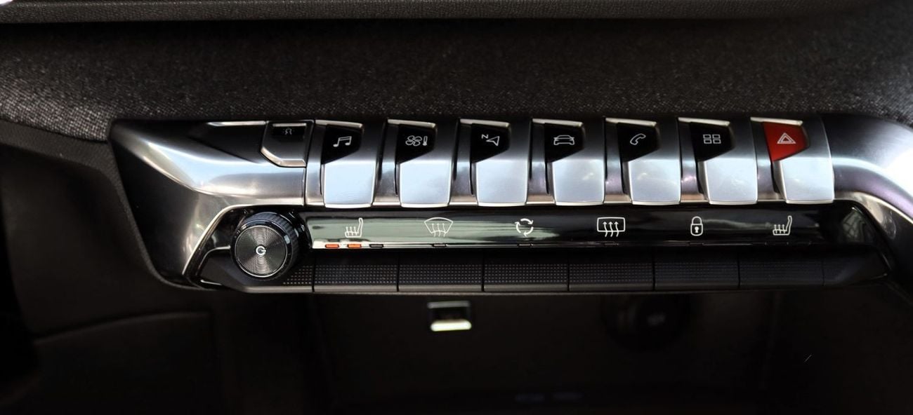 Peugeot 3008 GT Line ACCIDENTS FREE - GCC - FULL OPTION - GTLINE ENGINE 1600 CC - PERFECT CONDITION INSIDE OUT