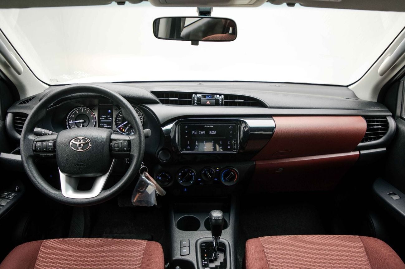 تويوتا هيلوكس 2.7L - Super White Inside Red | Export Only