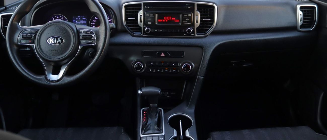 كيا سبورتيج Base خالية من الحوادث - خليجي - مكينة 2.0  - بحالة الوكالة من الداخل والخارج