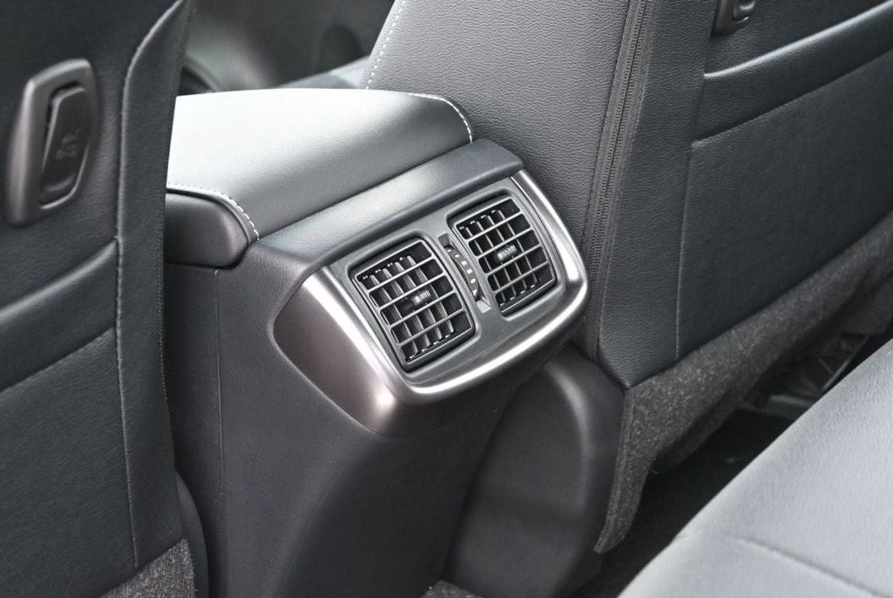 تويوتا هيلوكس GR Sport 2.8L Toyota Hilux GR-Sport 2.8L Diesel 4WD Pickup, Model 2024, Color White (Export Price)