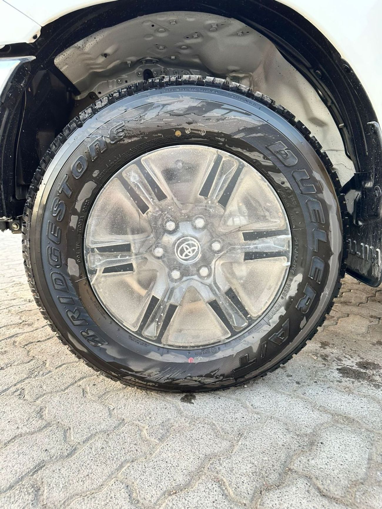 Toyota Hilux SR5 2.7L Petrol Manual Double Cap 4x4 Full Option