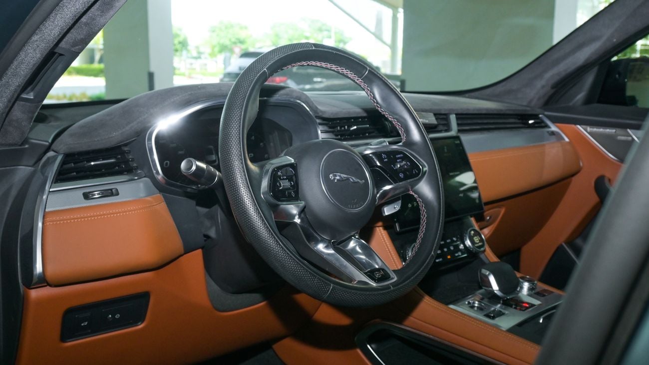 Jaguar F Pace 5.0L V8 SVR (550 PS)