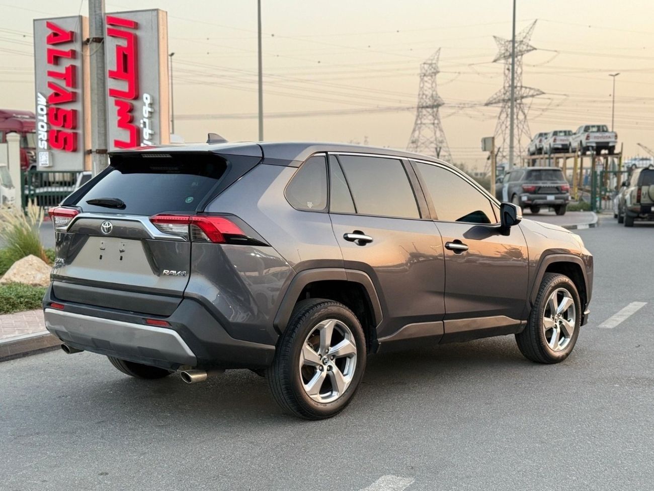 تويوتا راف ٤ Japan 2.0 L Full Option 360 camera,leather seats, power seat,head up display