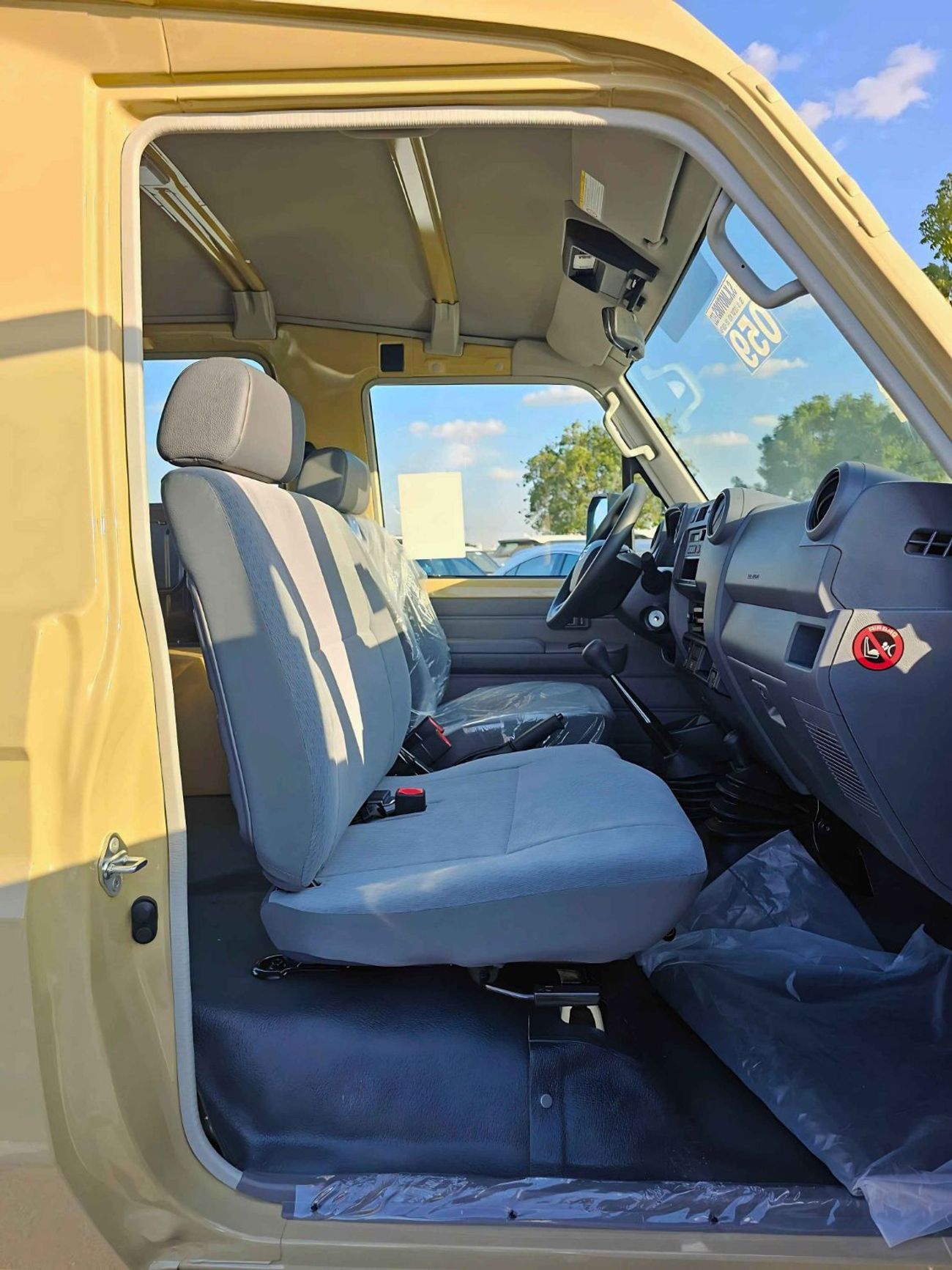 تويوتا لاند كروزر 70 LC78 STD 3 DOOR / 4.0L V6 / M/T / PETROL / POWER WINDOWS & LOCKS / 4WD (CODE # LC78)