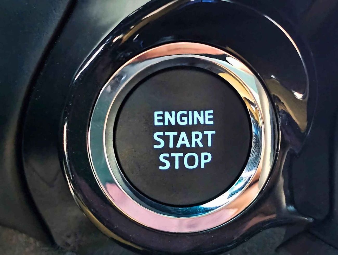 تويوتا هيلوكس ADVENTURE |  4.0L V6 PETROL | 360 CAMERA | 18 AWHEELS WITH ROLL BAR | AUTO A.C (CODE # HPV6AF)