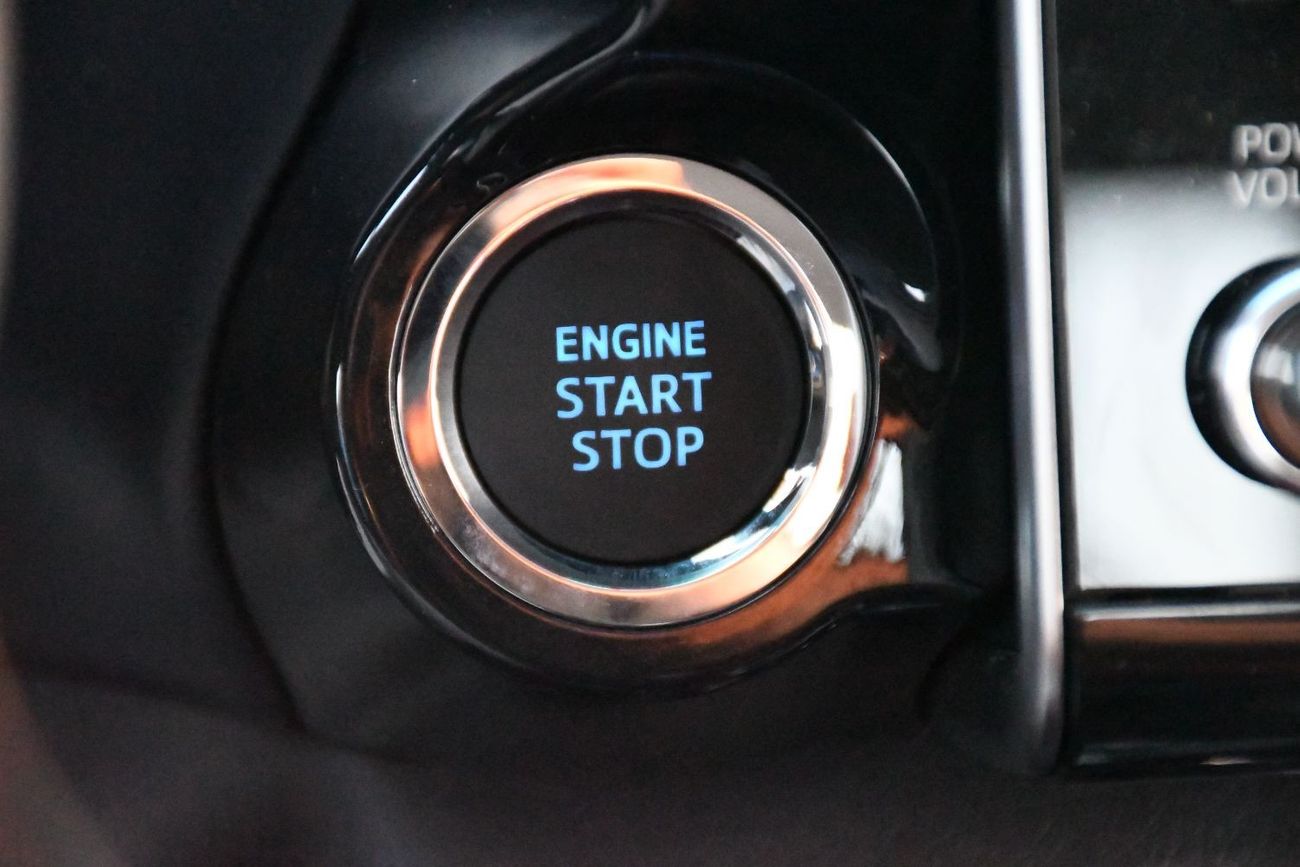 Toyota Hilux Hilux 2.7L V4 Petrol Automatic ( Oman Spec ) Full Option