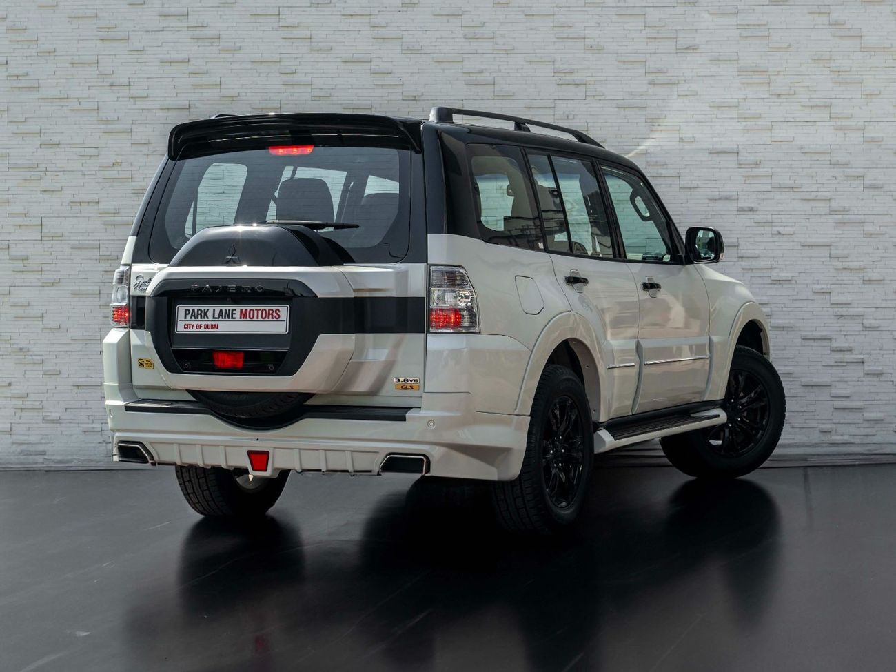 ميتسوبيشي باجيرو AED 2,044 PM • 3.8L PAJERO SIGNATURE - FINAL EDITION • ZERO KMS • MITSUBISHI WARRANTY UNTIL 2027