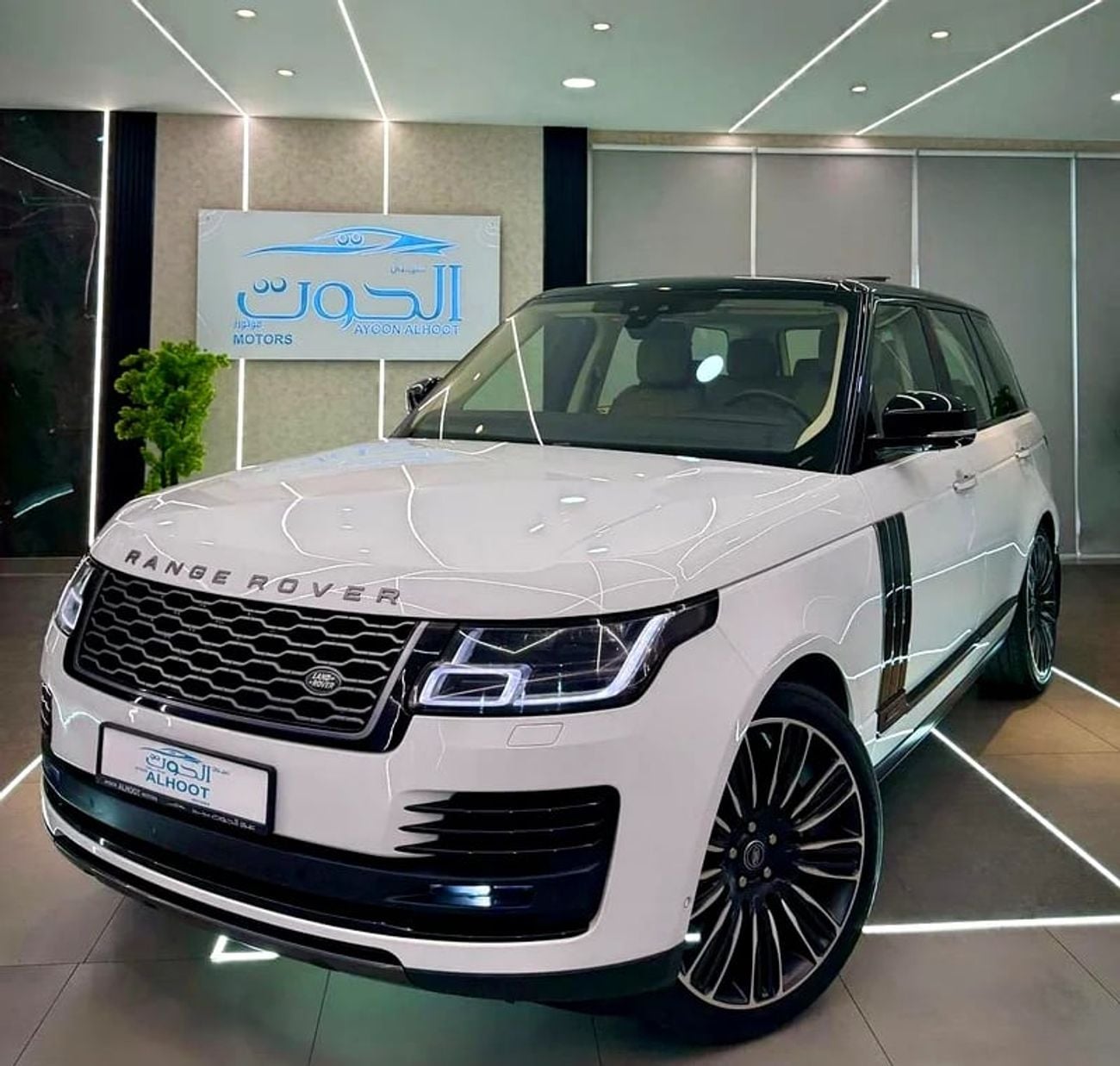 Land Rover Range Rover AUTOBIOGRAPHY KIT RR VOGUE SUPERCHARGED || GCC || FULLY LOADED || SCREENS