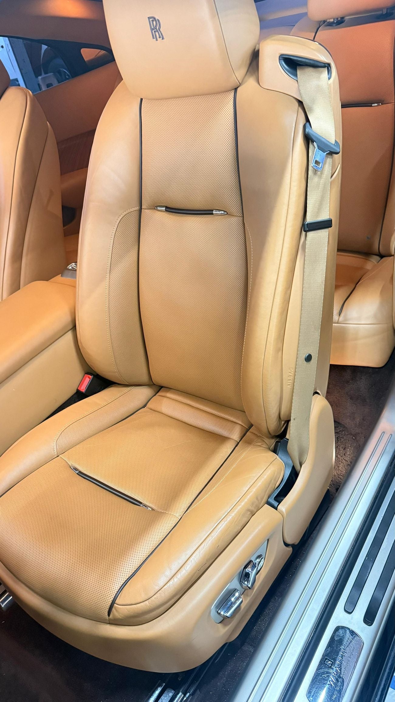 رولز رويس واريث 6.6L شارة سوداء