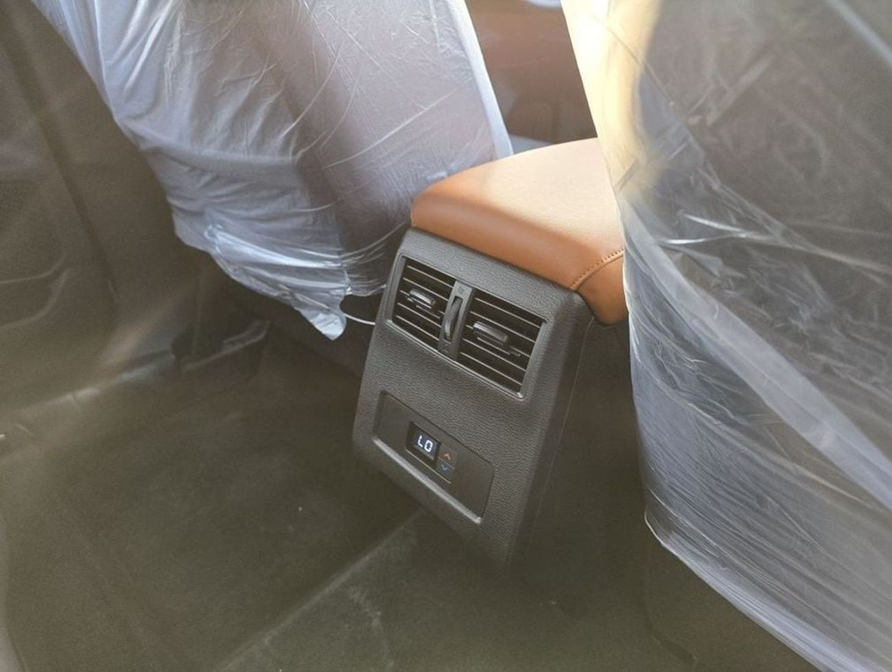 Mitsubishi Outlander Premium Edition 2.5L FULL Option with HUD * EXPORT OFFER*