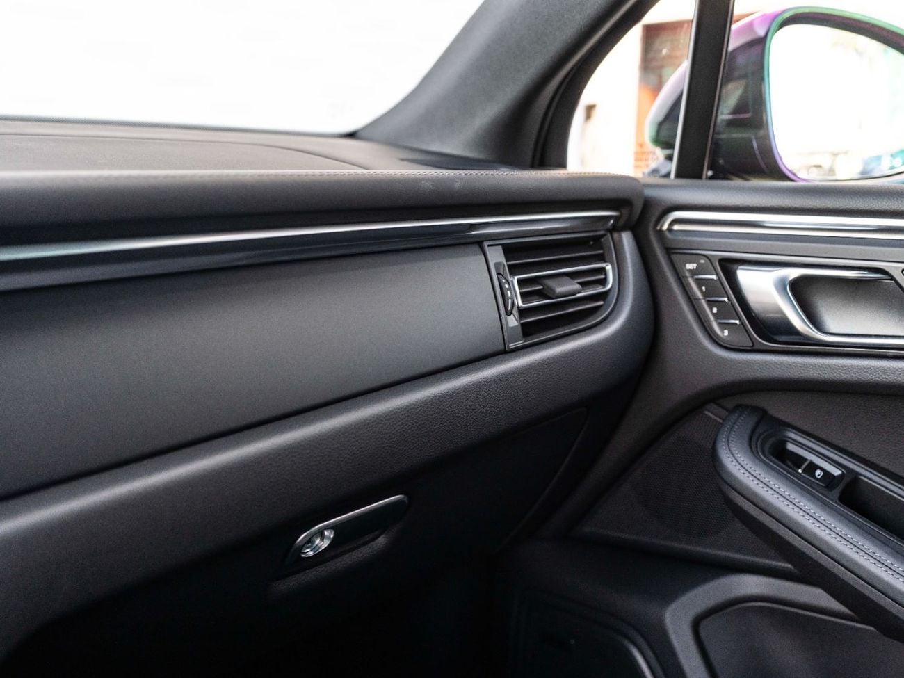 بورش ماكان Base