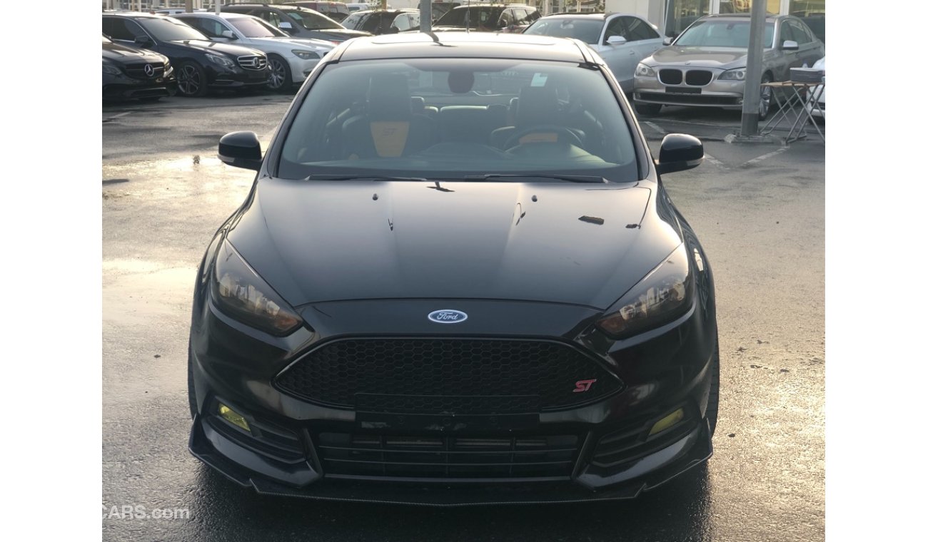 Ford Focus Ford Focus ST model 2017 GCC car prefect condition full option low mileage