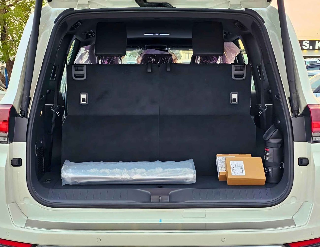 Toyota Land Cruiser VX /4.0L PETROL V6 /RADAR /BIG DVD/JBL SPEAKERS / REAR ENTERTAINMENT DVD /MID OPTION (CODE#VX4MA)