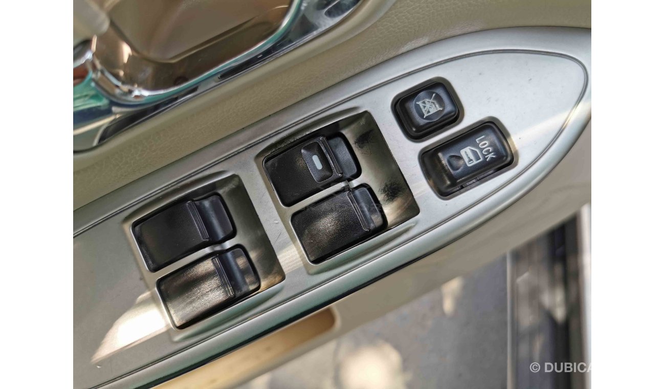 ميتسوبيشي باجيرو 3.5L V6 Petrol, 17" Rims, Air Recirculation Control, Fabric Seats, CD-USB, Power Locks (CODE # 7878)
