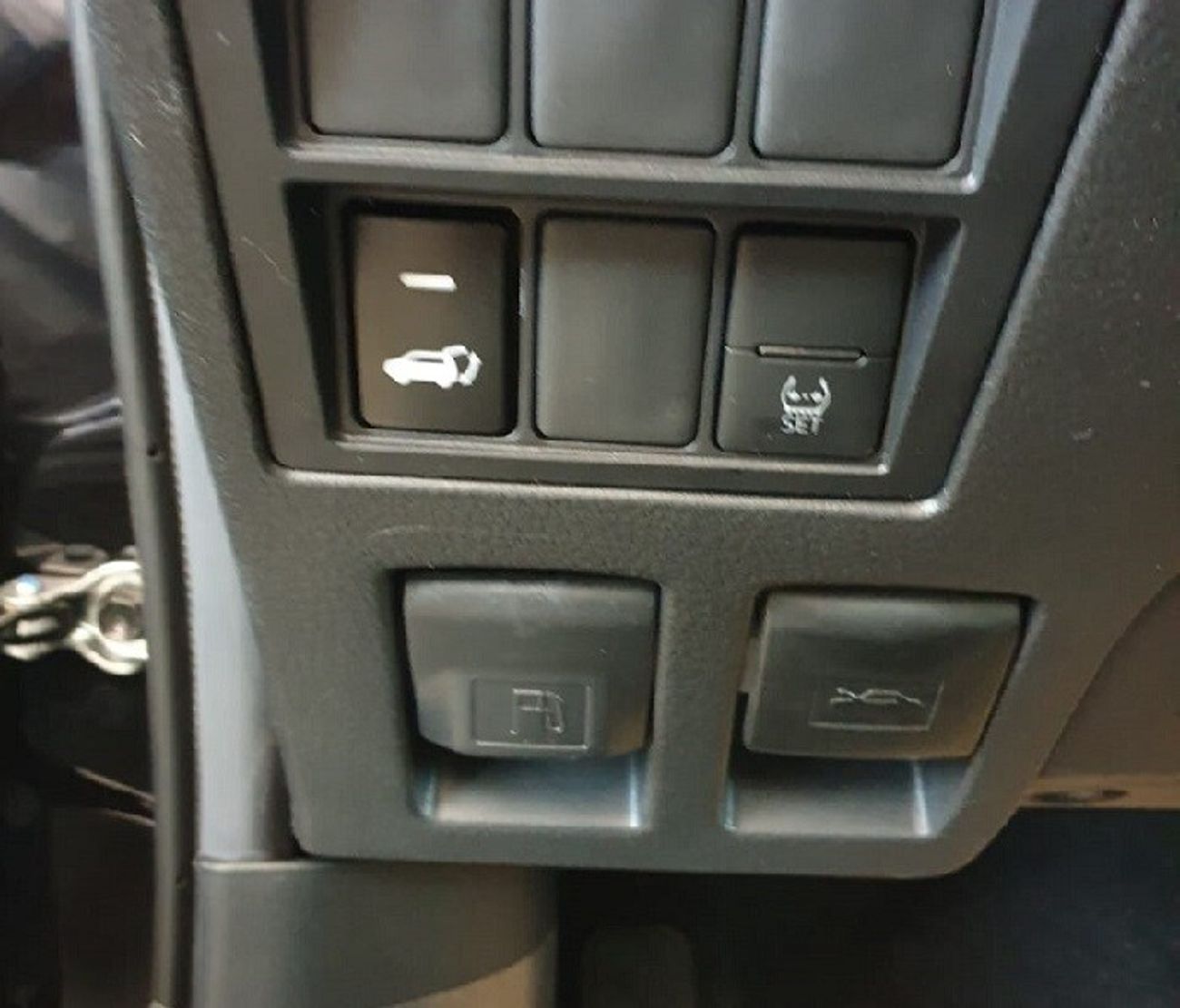 تويوتا فورتونر 2.7L (PETROL) SUV 4WD