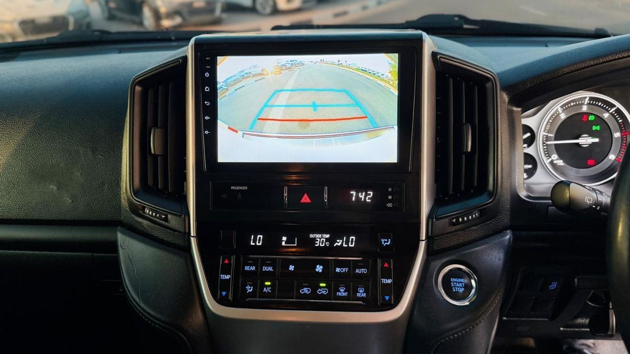 Toyota Land Cruiser PUSH START | V8 DIESEL ENGINE | SUNROOF | AUTOMATIC | PARKING SENSORS