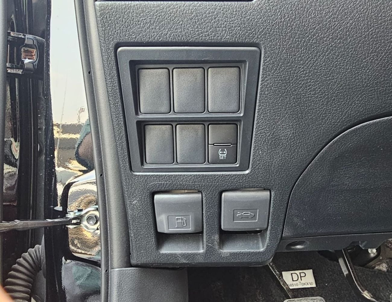 Toyota Hilux SR5 WIDE BODY DOUBLE CABIN || FULL OPTION  | PUSH START| WITHOUT DIFF-LOCK | PETROL M/T 2.7L V4 4WD
