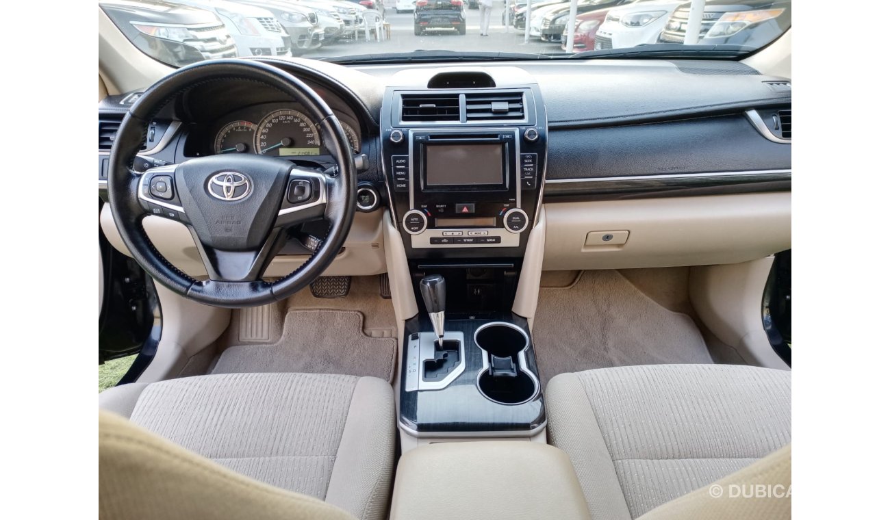 Toyota Camry Gulf model 2016 cruise control, wooden sensor wheels, in excellent condition, you do not need any ex