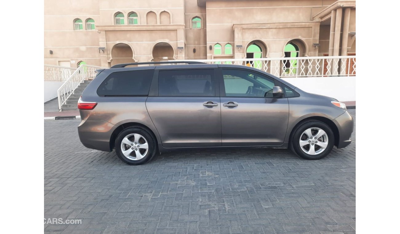 Toyota Sienna LE