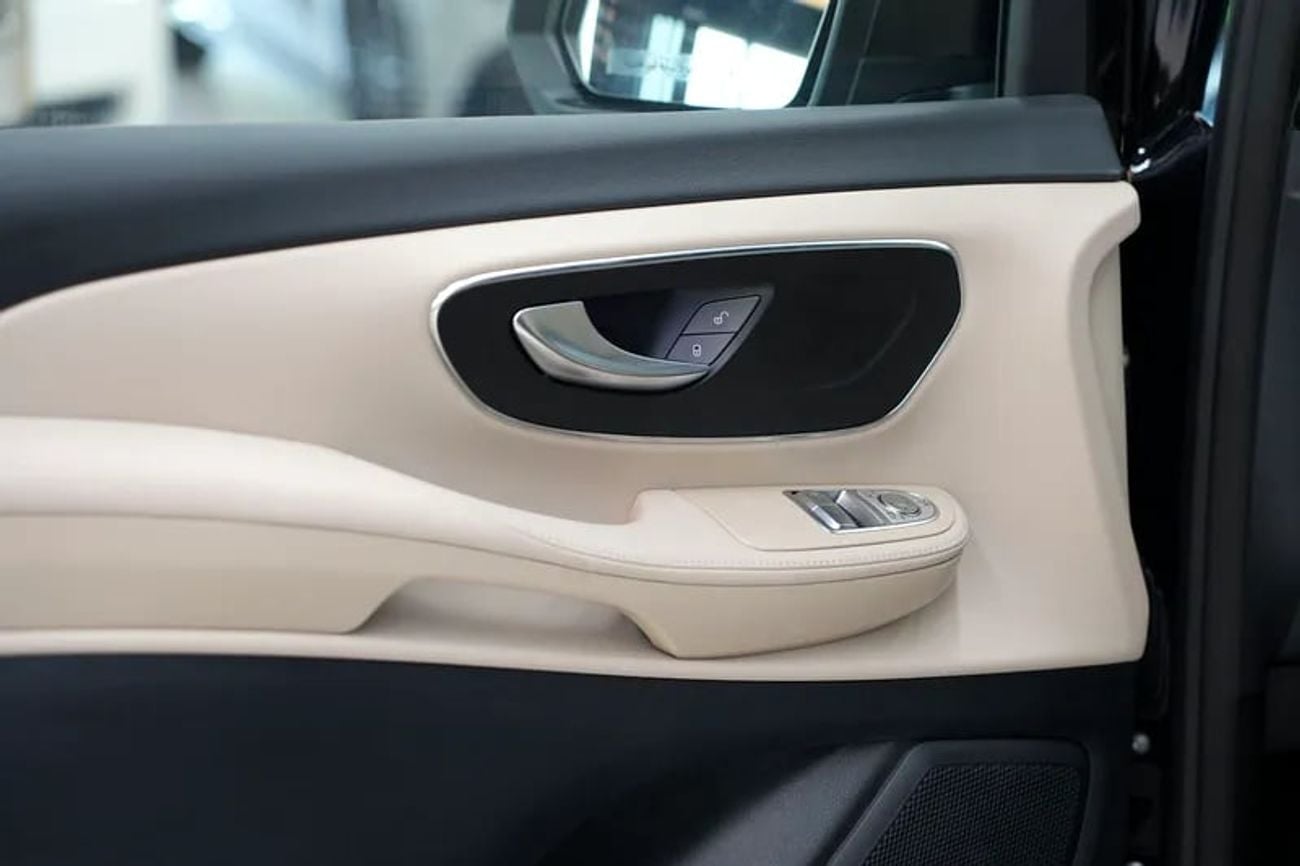 Mercedes Benz V300 Mercede-Benz V 300 AVANTGARDE | GCC 0km | Agency Warranty | 360 View | 64 colors Ambeint Lights