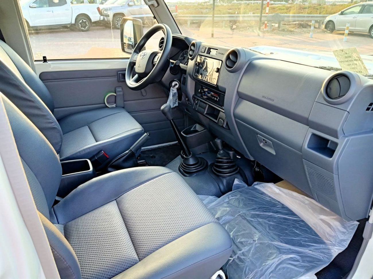 تويوتا لاند كروزر بيك آب  Diesel 4.2L 6V M/T 4*4 basic white color 2025 With No Restrictions
