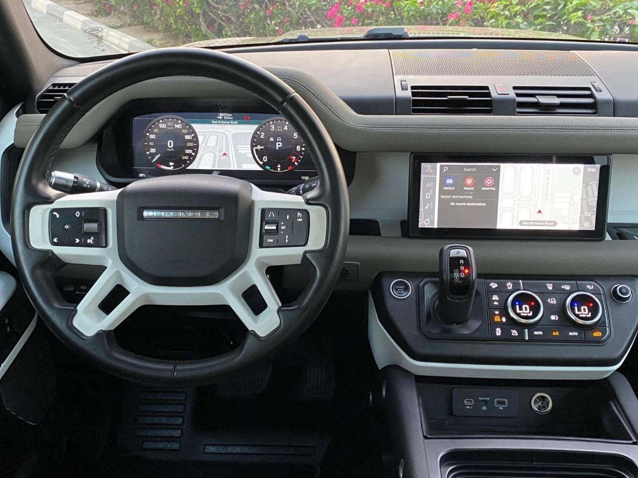 لاند روفر ديفندر 110 HSE P400 3.0L