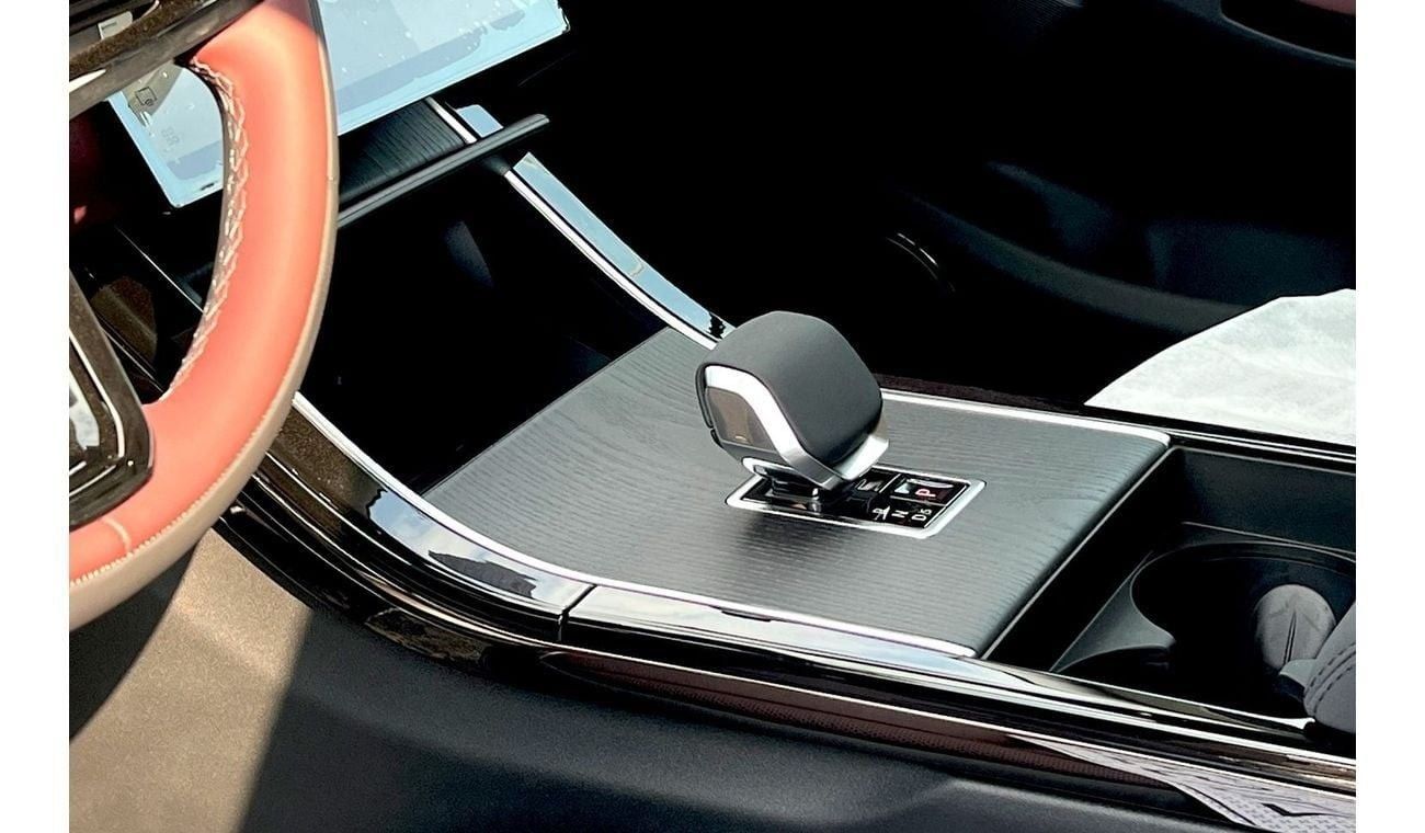 لاند روفر رانج روفر إيفوك 2024 /2.0L mild hybrid Long wheel base +10% Local Registration