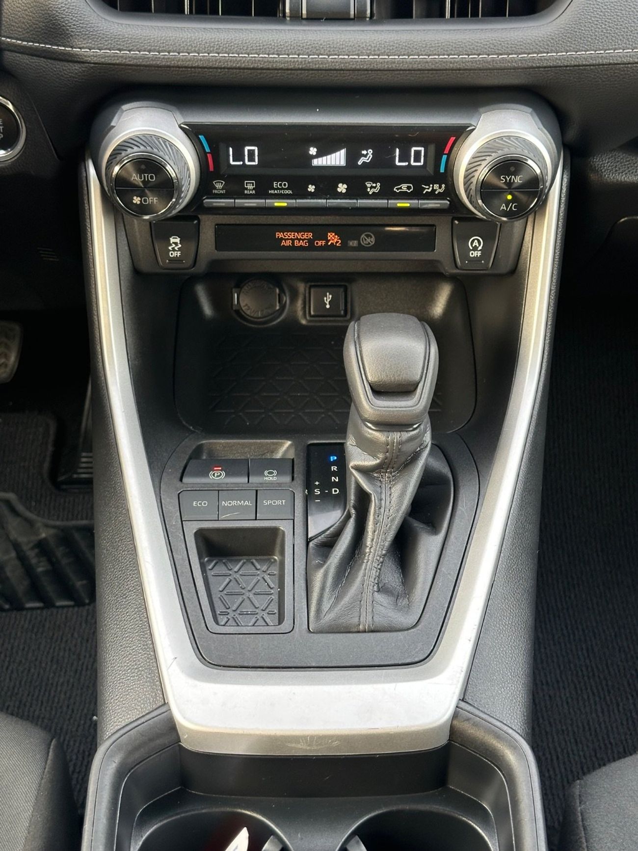 تويوتا راف ٤ XLE Sunroof,push start Full Option